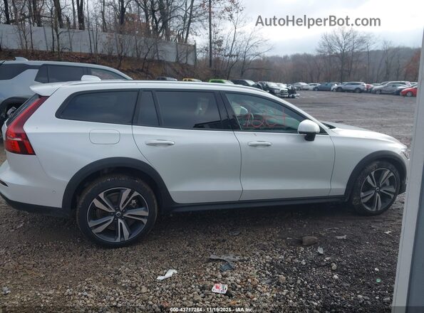 YV4L12WK6S2149807 2025 VOLVO V60 CROSS COUNTRY White 360 interior view