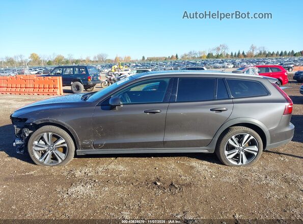 YV4L12WK9S2149154 2025 VOLVO V60 CROSS COUNTRY Brown Սալոնի 360 աստիճան տեսք