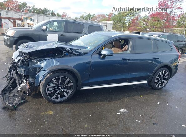 YV4L12WL9S2147185 2025 VOLVO V60 CROSS COUNTRY Blue Սալոնի հետևի տեսք