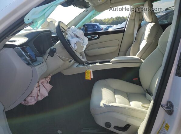 YV4M12RC2S1219690 2025 VOLVO XC60 White Սալոնի դիմացի տեսք