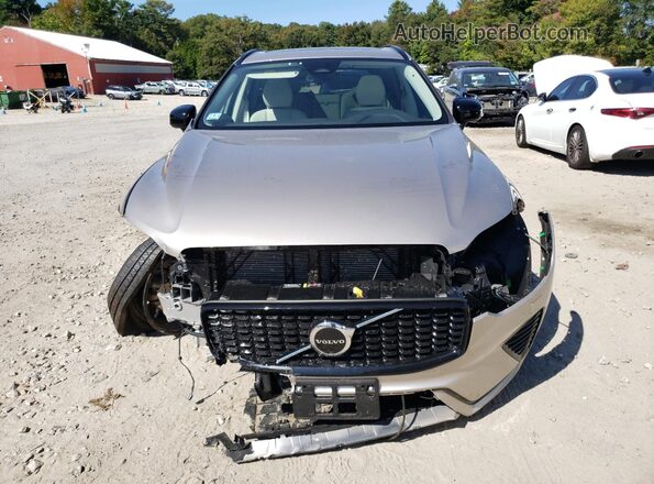 YV4M12RC5S1222602 2025 VOLVO XC60 Silver Вид спереду