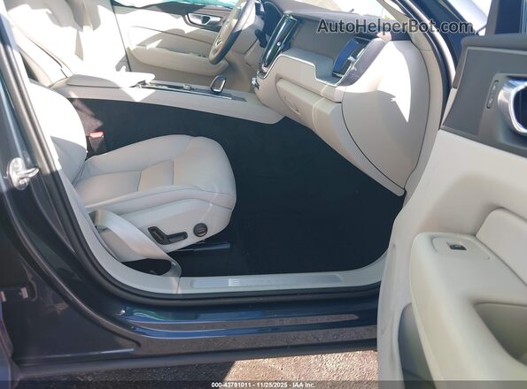YV4M12RC9S1152800 2025 VOLVO XC60 Blue Widok wnętrza z przodu
