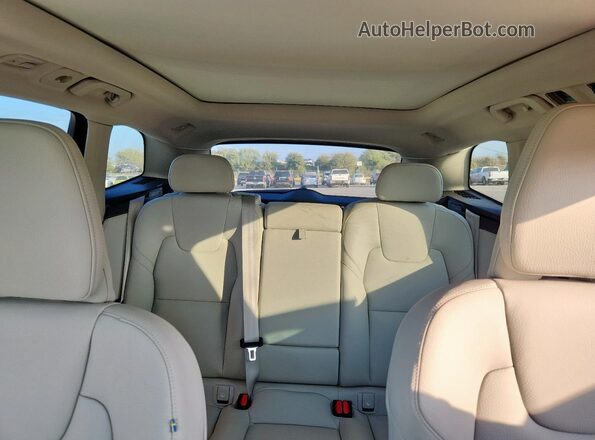 YV4M12RJ4S1045894 2025 VOLVO XC60 White Widok tylnych siedzeń