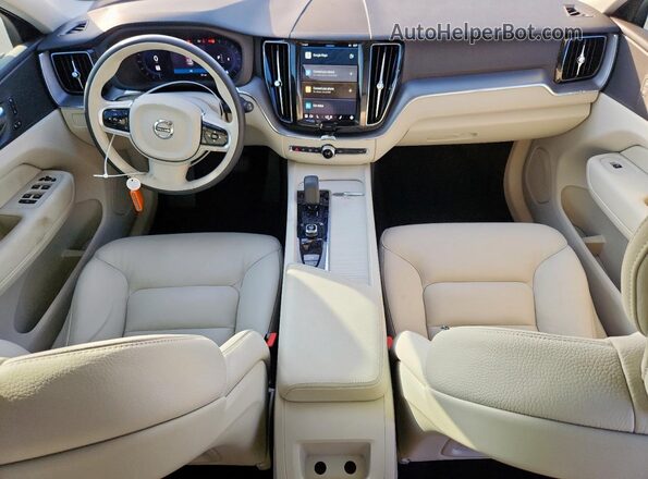 YV4M12RJ4S1045894 2025 VOLVO XC60 White Widok deski rozdzielczej