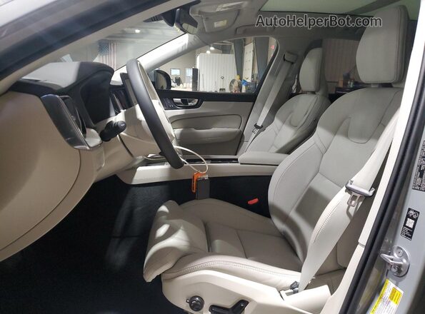 YV4M12RM3T1325057 2026 VOLVO XC60 Blue Widok wnętrza z przodu