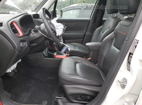 ZACNJDC13NPN53285 2022 JEEP RENEGADE White Widok wnętrza z przodu