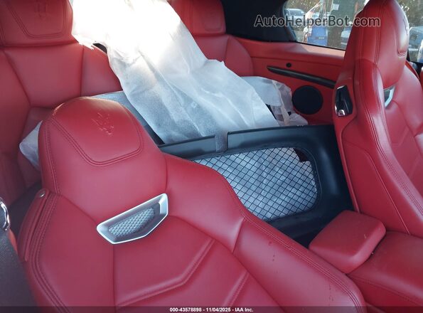 ZAM45VMA8J0273445 2018 MASERATI GRANTURISM White Вид наклейки з VIN-кодом