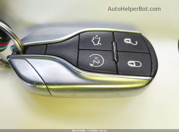 ZAM56RRL2H1247186 2017 MASERATI QUATTROPOR Black Առջևի վահանակի տեսք