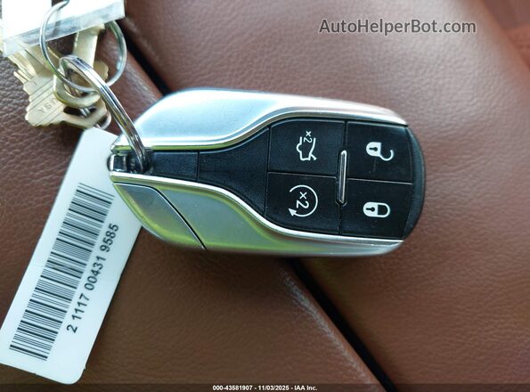 ZAM56YRA7J1304867 2018 MASERATI QUATTROPOR White Вид панелі приладів