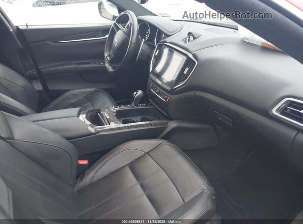 ZAM57RTS5H1247342 2017 MASERATI GHIBLI Красный Вид салона спереди