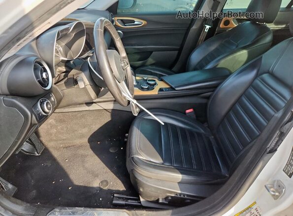 ZARFAECN1H7551994 2017 ALFA ROMEO GIULIA Белый Вид салона спереди