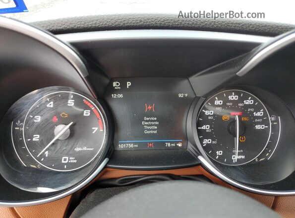 ZARFAECN6J7583264 2018 ALFA ROMEO GIULIA Gray Vista del cuadro de instrumentos