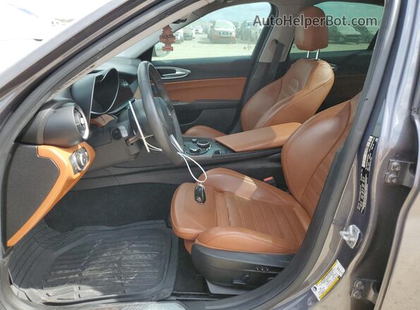 ZARFAECN6J7583264 2018 ALFA ROMEO GIULIA Gray Vista interior delantera