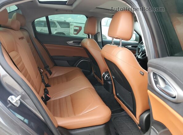 ZARFAECN6J7583264 2018 ALFA ROMEO GIULIA Gray Vista de los asientos traseros
