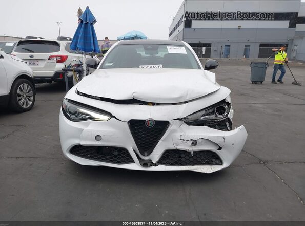 ZARFAMAN4L7632185 2020 ALFA ROMEO GIULIA White Սարքավորումների վահանակի տեսք