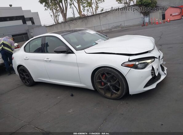ZARFAMAN4L7632185 2020 ALFA ROMEO GIULIA White Սալոնի հետևի տեսք