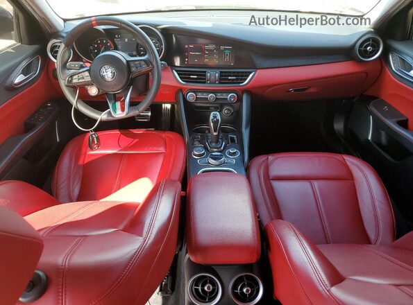 ZARFAMAN8L7635798 2020 ALFA ROMEO GIULIA Silver Dashboard view