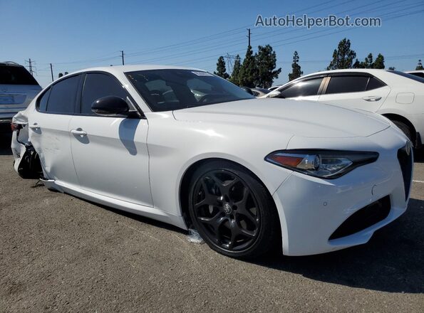 ZARFAMAN9M7643717 2021 ALFA ROMEO GIULIA White Front right