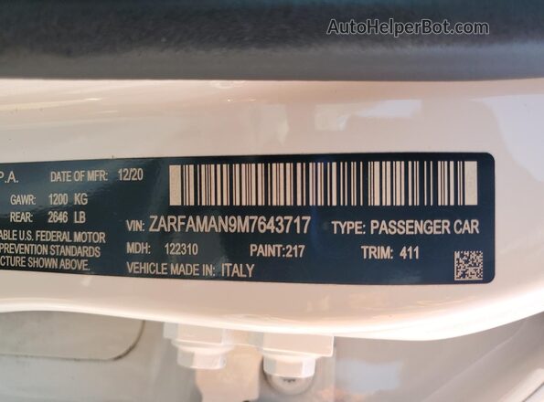 ZARFAMAN9M7643717 2021 ALFA ROMEO GIULIA White Engine compartment view