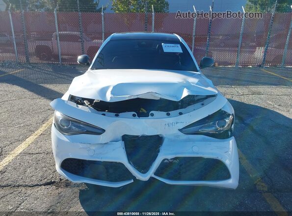 ZARFAMBN0P7668959 2023 ALFA ROMEO GIULIA White Սարքավորումների վահանակի տեսք