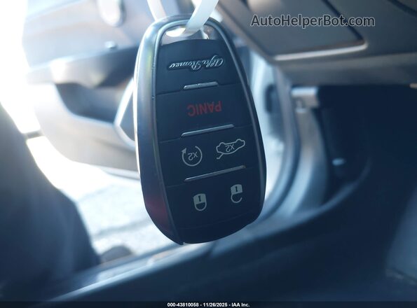 ZARFAMBN0P7668959 2023 ALFA ROMEO GIULIA White Առջևի վահանակի տեսք