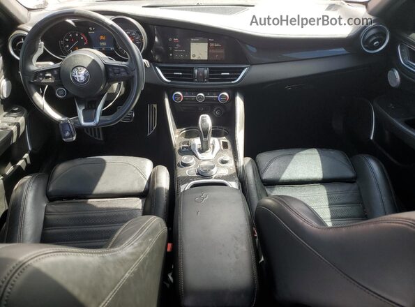 ZARFAMBN3M7639936 2021 ALFA ROMEO GIULIA Красный Вид панели приборов