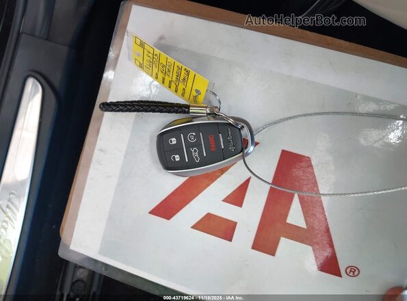 ZARFAMBN6P7673941 2023 ALFA ROMEO GIULIA Black Widok deski rozdzielczej