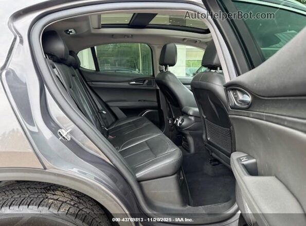 ZASFAKAN0J7B81047 2018 ALFA ROMEO STELVIO Серый 
