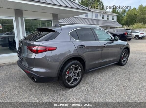 ZASFAKAN0J7B81047 2018 ALFA ROMEO STELVIO Серый 