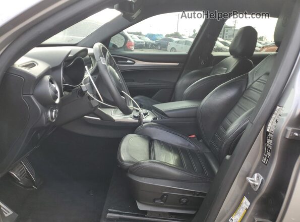 ZASFAKNN3J7B82302 2018 ALFA ROMEO STELVIO Charcoal Front interior view