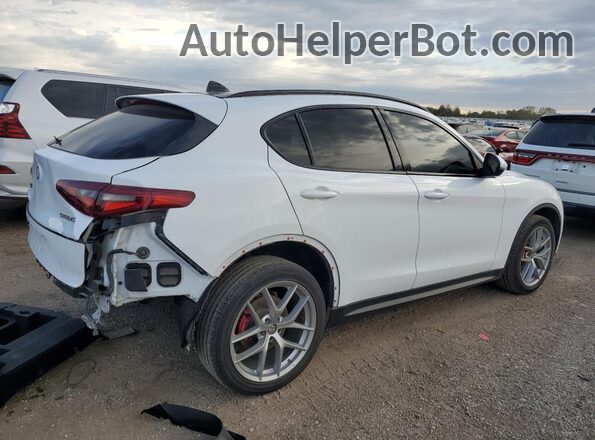 ZASFAKPN4J7C00609 2018 ALFA ROMEO STELVIO White 