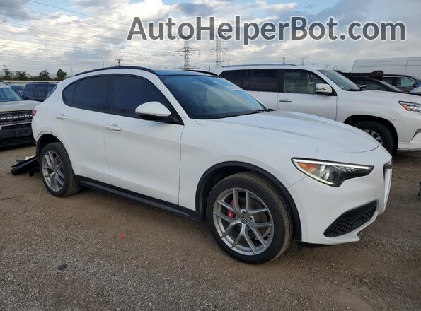 ZASFAKPN4J7C00609 2018 ALFA ROMEO STELVIO White 