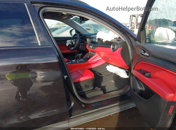 ZASPAJAN9L7C95405 2020 ALFA ROMEO STELVIO Black Widok wnętrza z przodu