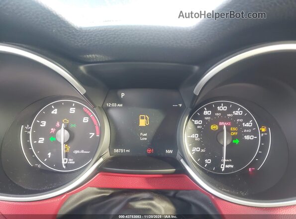 ZASPAJAN9L7C95405 2020 ALFA ROMEO STELVIO Black Widok tylnych siedzeń