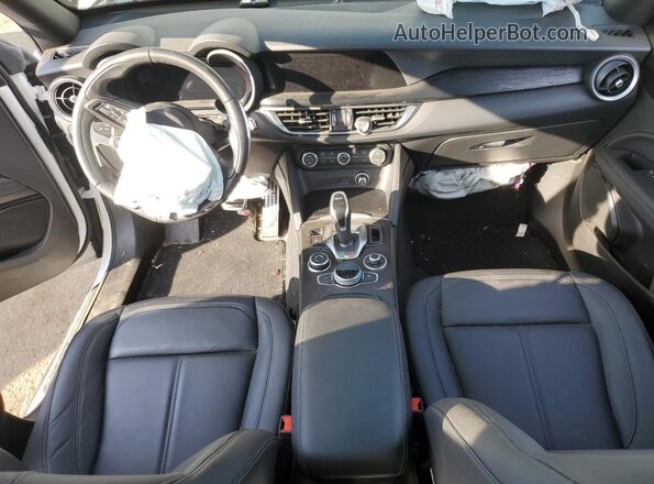 ZASPAKAN8R7D78869 2024 ALFA ROMEO STELVIO Белый Вид панели приборов