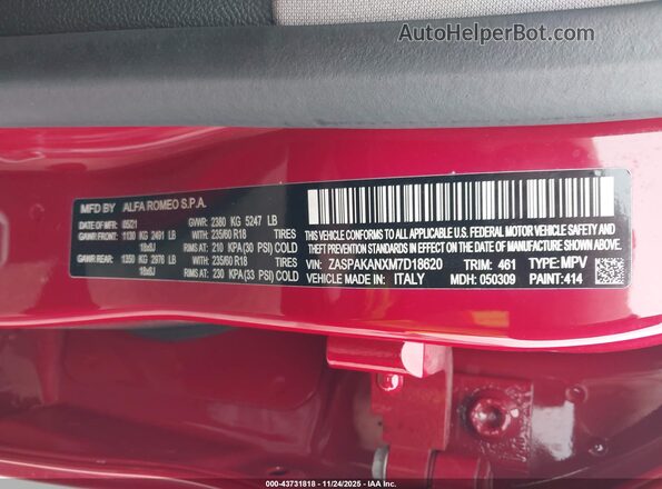 ZASPAKANXM7D18620 2021 ALFA ROMEO STELVIO Red Widok komory silnika