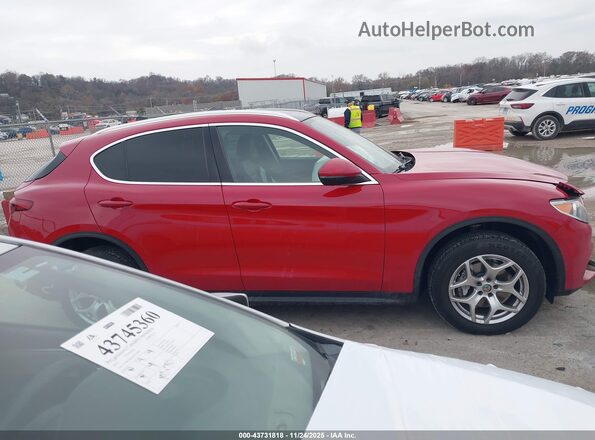 ZASPAKANXM7D18620 2021 ALFA ROMEO STELVIO Red Widok wnętrza z tyłu