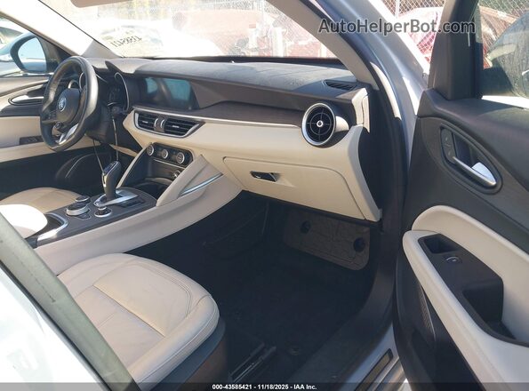ZASPAKBN3M7D18831 2021 ALFA ROMEO STELVIO Silver Front interior view