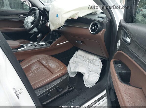 ZASPAKBN6M7D15034 2021 ALFA ROMEO STELVIO White Vista interior delantera