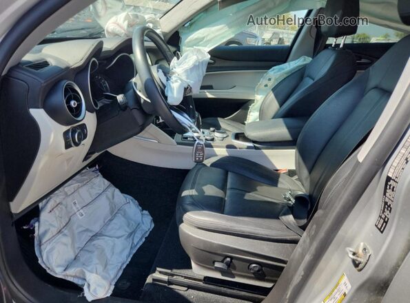 ZASPAKBN6M7D16023 2021 ALFA ROMEO STELVIO Серебряный Вид салона спереди