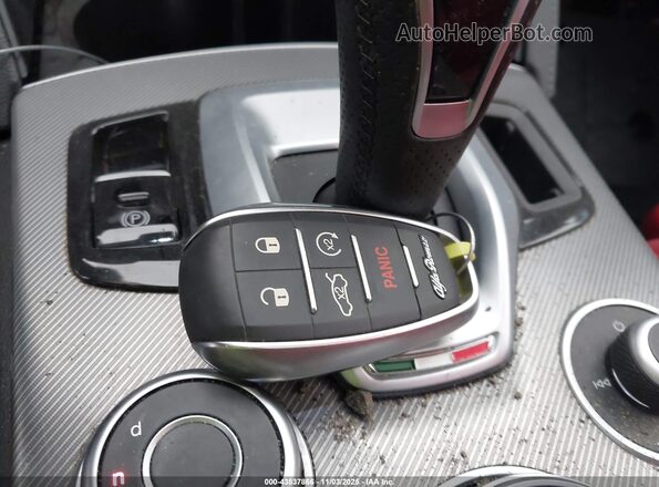 ZASPAKBN7P7D67275 2023 ALFA ROMEO STELVIO White Vista del salpicadero