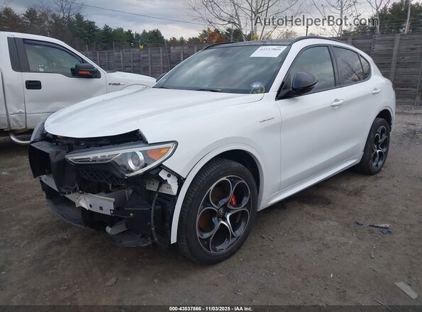 ZASPAKBN7P7D67275 2023 ALFA ROMEO STELVIO White Vista tres cuartos delantera izquierda