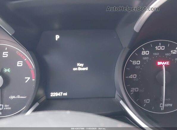 ZASPAKBN7P7D67275 2023 ALFA ROMEO STELVIO White Vista de los asientos traseros