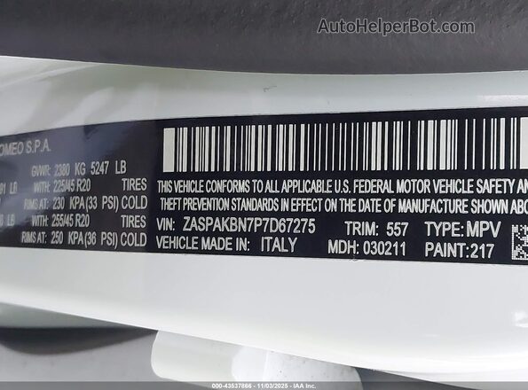 ZASPAKBN7P7D67275 2023 ALFA ROMEO STELVIO White Vista del compartimento del motor
