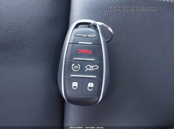 ZASPAKBN7R7D70406 2024 ALFA ROMEO STELVIO Gray Widok deski rozdzielczej