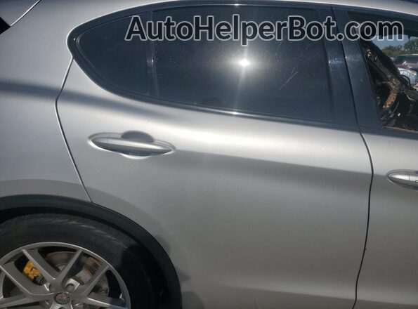 ZASPAKBN8K7C41340 2019 ALFA ROMEO STELVIO Silver Widok tylnych siedzeń