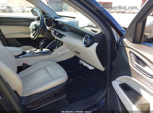 ZASPAKBNXM7D18180 2021 ALFA ROMEO STELVIO Black Front interior view