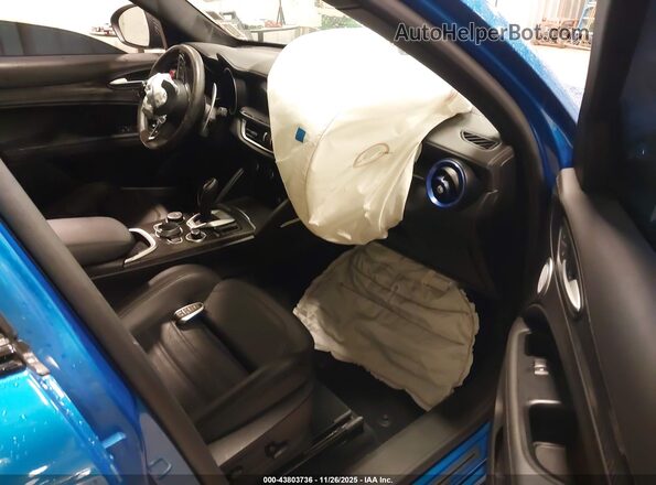 ZASPAKEV6N7D48645 2022 ALFA ROMEO STELVIO Blue Вид салону спереду