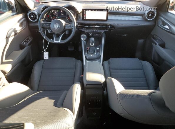 ZASPATCW6R3051371 2024 ALFA ROMEO OTHER Red Vista del salpicadero