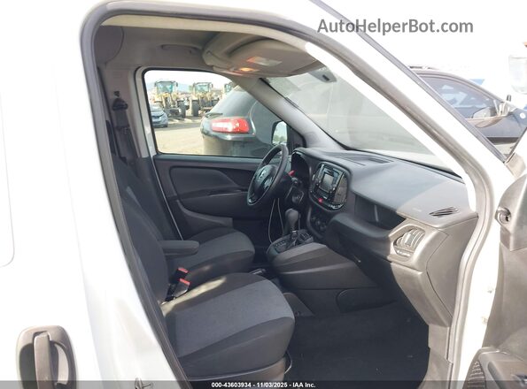 ZFBERFAB0J6K65968 2018 RAM PROMASTER CITY Белый Вид салона спереди